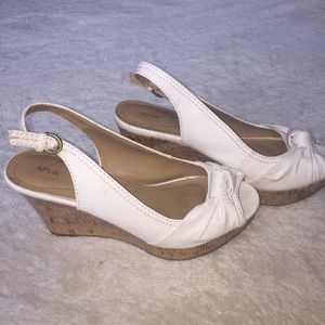 White Wedges